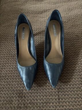 Tahari Dark Navy Pointed-Toe Heels